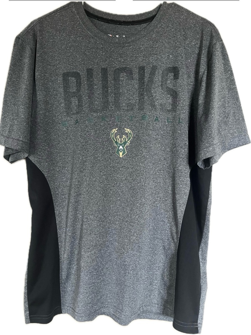 NBA Gray and Black Milwaukee Bucks Basketball Short-Sleeve Tee. Mens size Large.